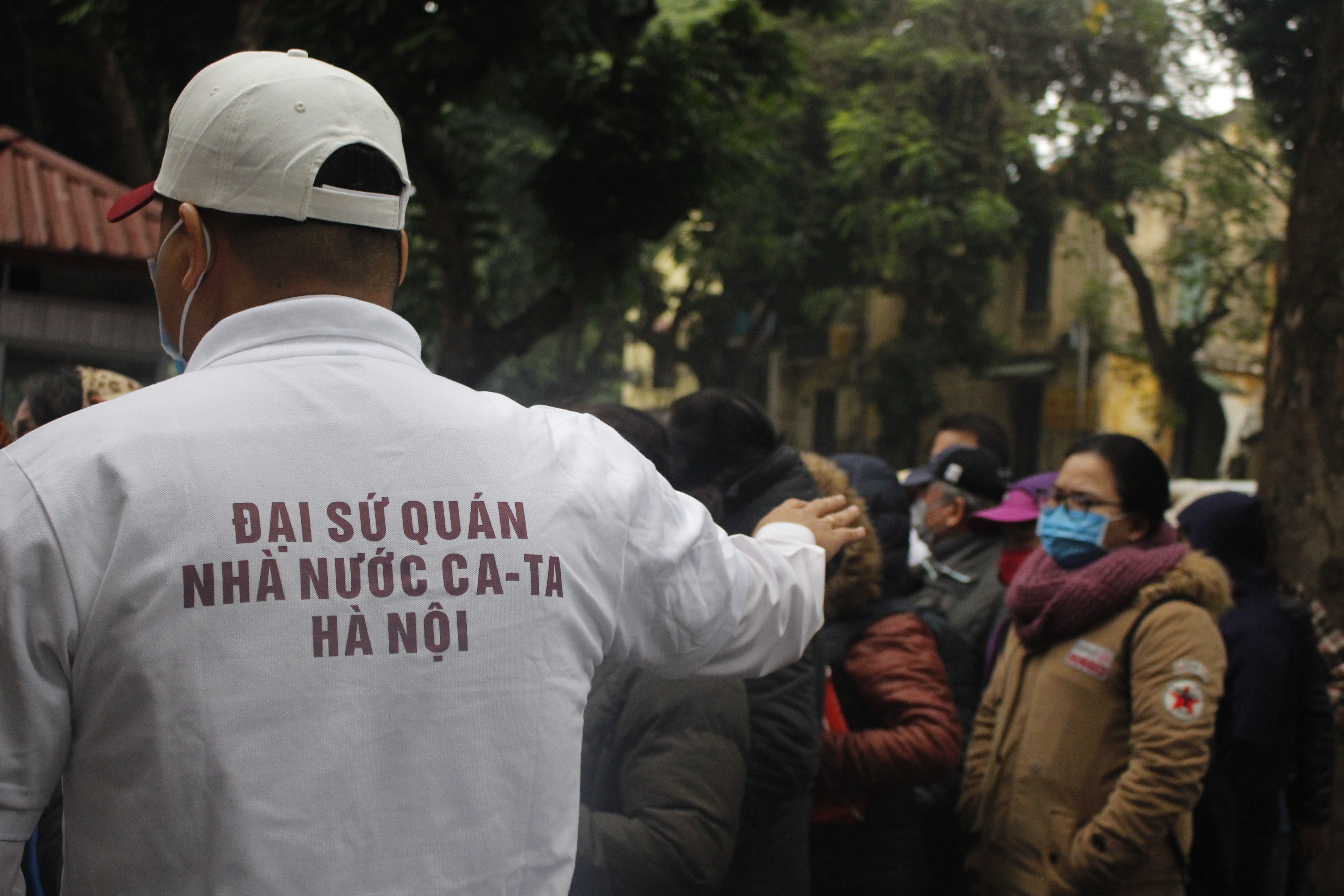 dai su quan qatar tai viet nam phat mien phi 4 tan dua hau giup ba con mien trung