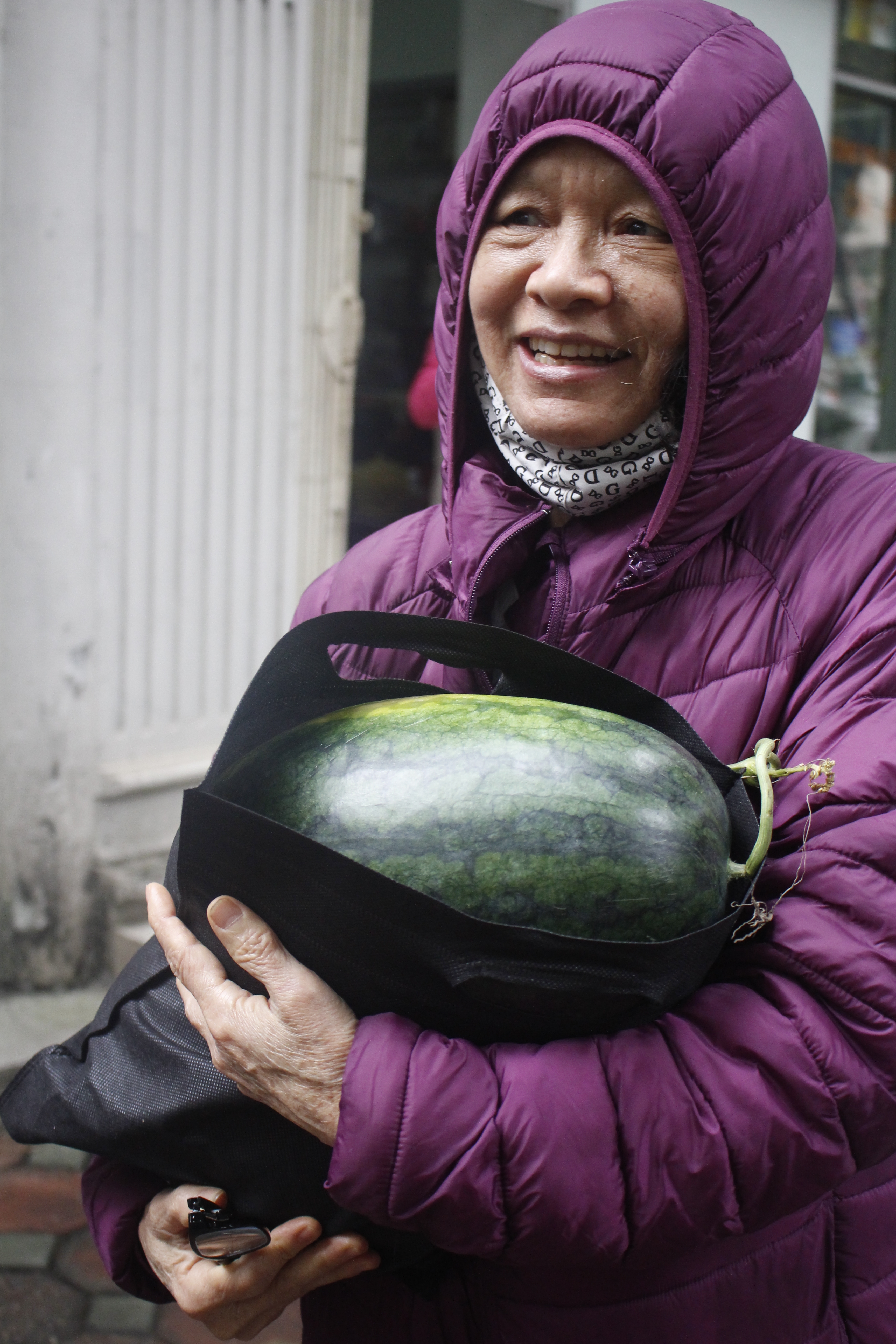 dai su quan qatar tai viet nam phat mien phi 4 tan dua hau giup ba con mien trung