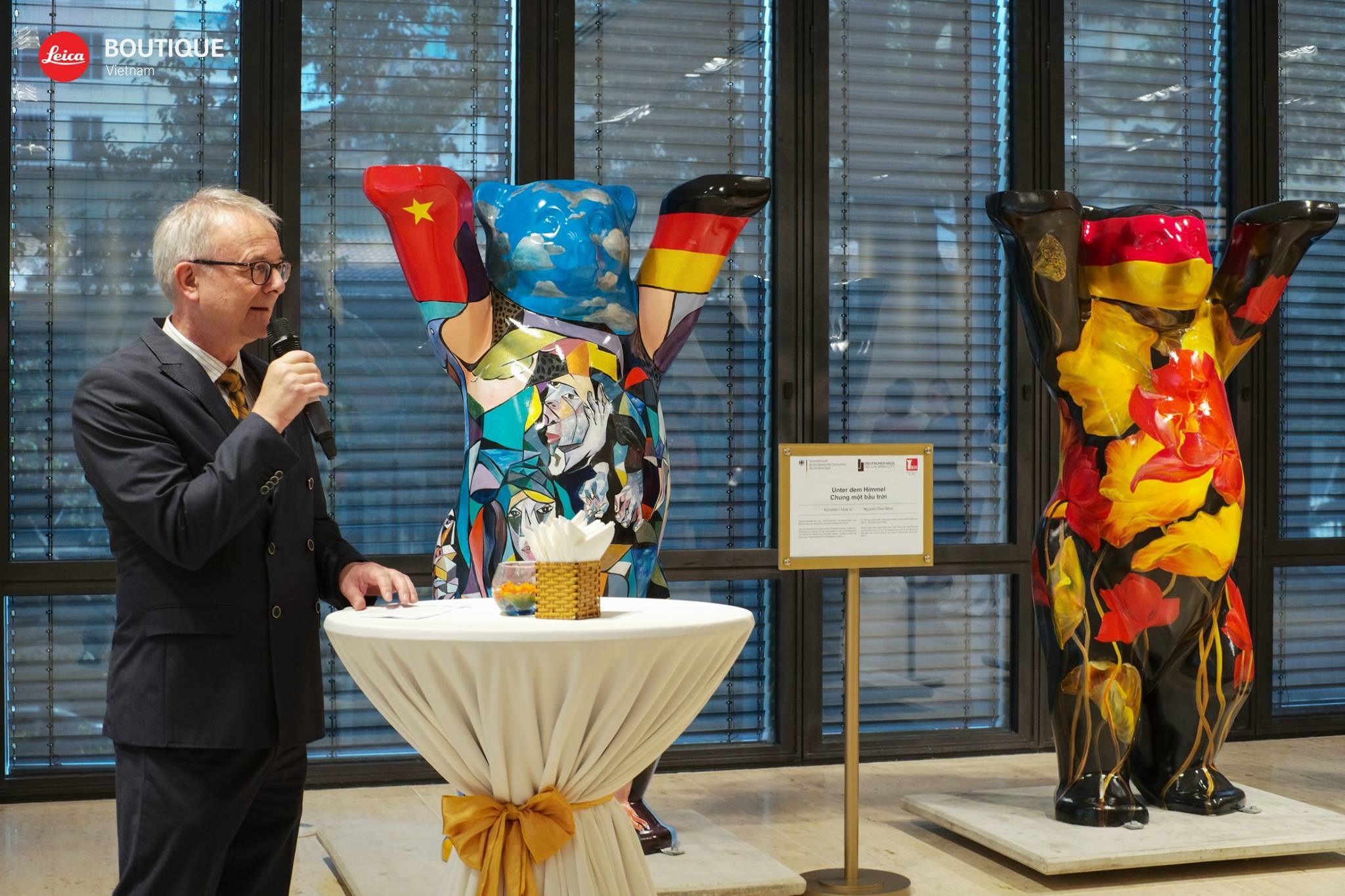 se chon ra 3 y tuong xuat sac de ve trang tri gau buddy nhan ky niem 45 nam quan he viet nam duc