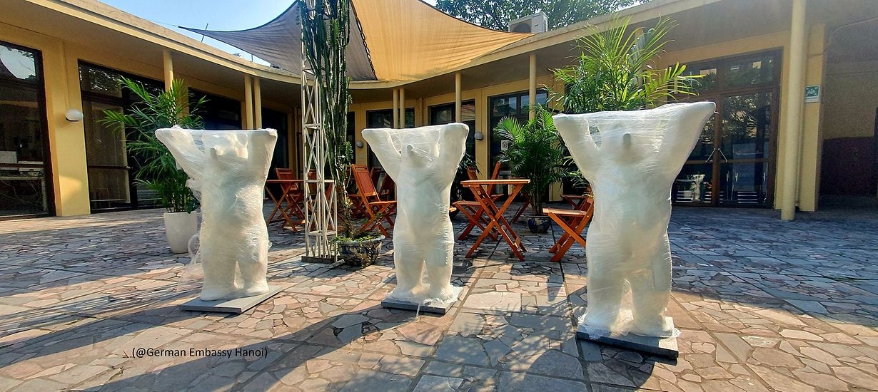 se chon ra 3 y tuong xuat sac de ve trang tri gau buddy nhan ky niem 45 nam quan he viet nam duc