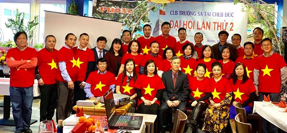 cau lac bo truong sa duc quyen gop hon 10 nghin euro ung ho bien dao que huong