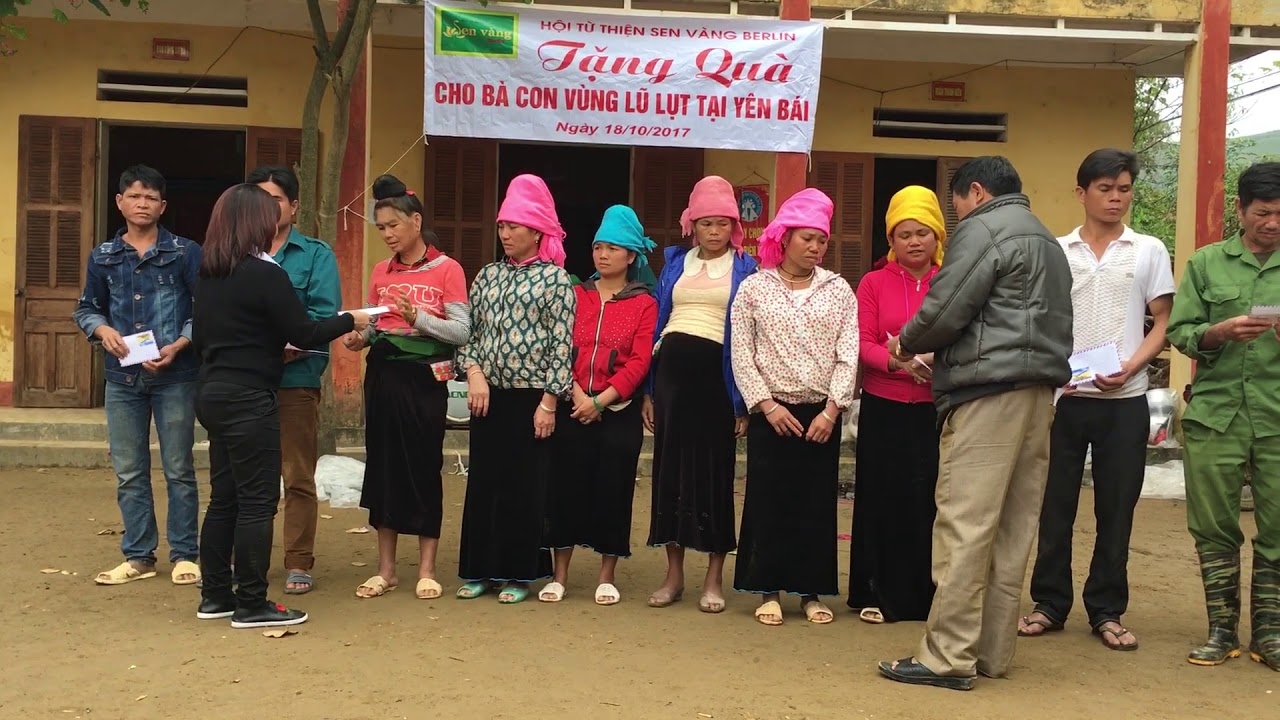 Sen vàng Berlin phát cháo cho bệnh nhân bệnh viện E Hà Nội sen vang berlin phat chao cho benh nhan benh vien e ha noi