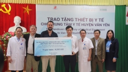 Phil Jordan (Australia) tham gia thử thách chạy bộ 42km để giúp đỡ trẻ sinh non ở Yên Bái