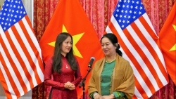 dai su daniel kritenbrink viet tiep cau chuyen phi thuong viet nam hoa ky