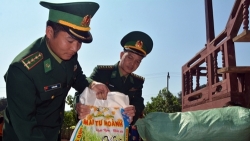 viet nam trao trao hon 7 ty dong qua tang cho moi nuoc lao va campuchia chong covid 19