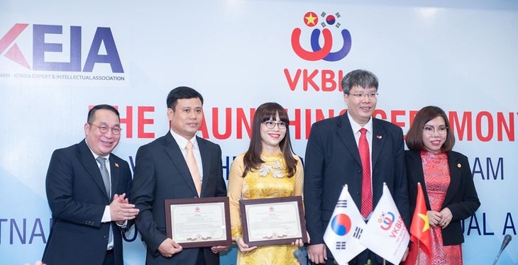 ra mat ban chap hanh vkeia