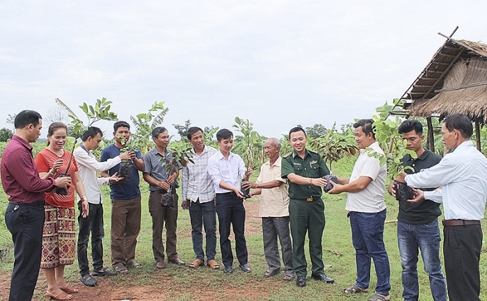 don bien phong cua khau quoc te na meo thanh hoa xay nha van hoa cho ba con ban loi lao