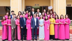 Yên Bái trao tặng bằng khen cho 2 tình nguyện viên JICA Nhật Bản