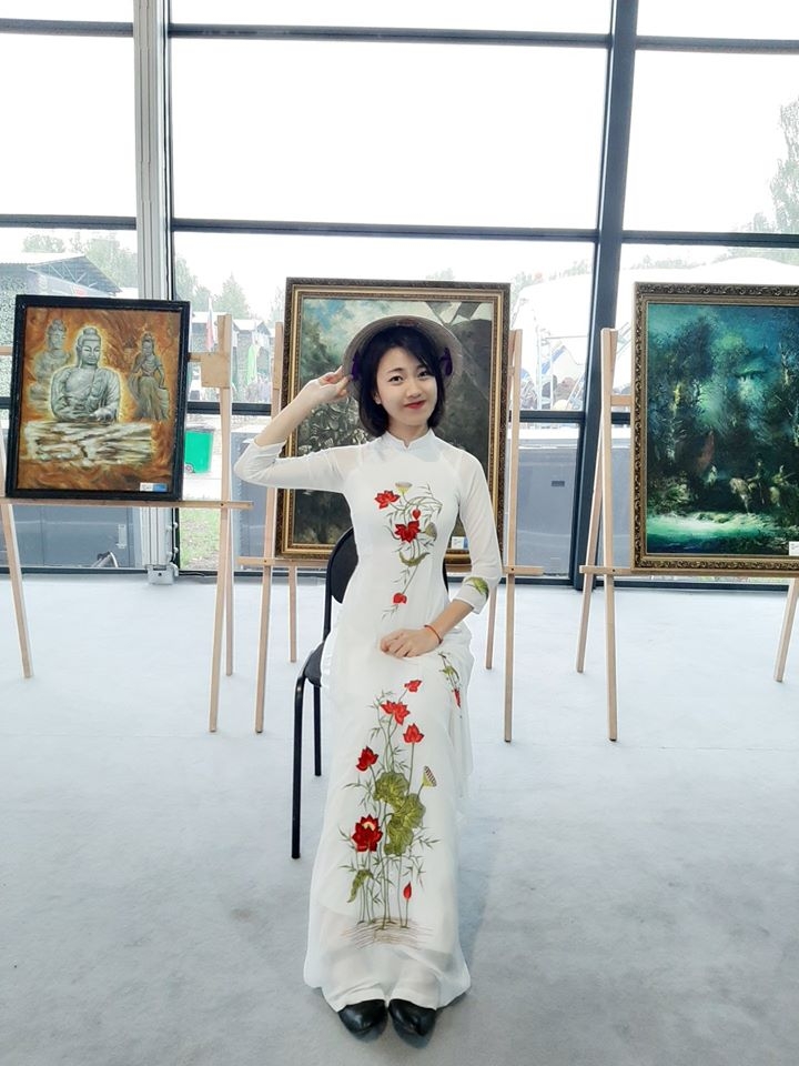 Áo dài Việt Nam tỏa sáng tại xứ sở Bạch Dương ao dai viet nam toa sang tai xu so bach duong