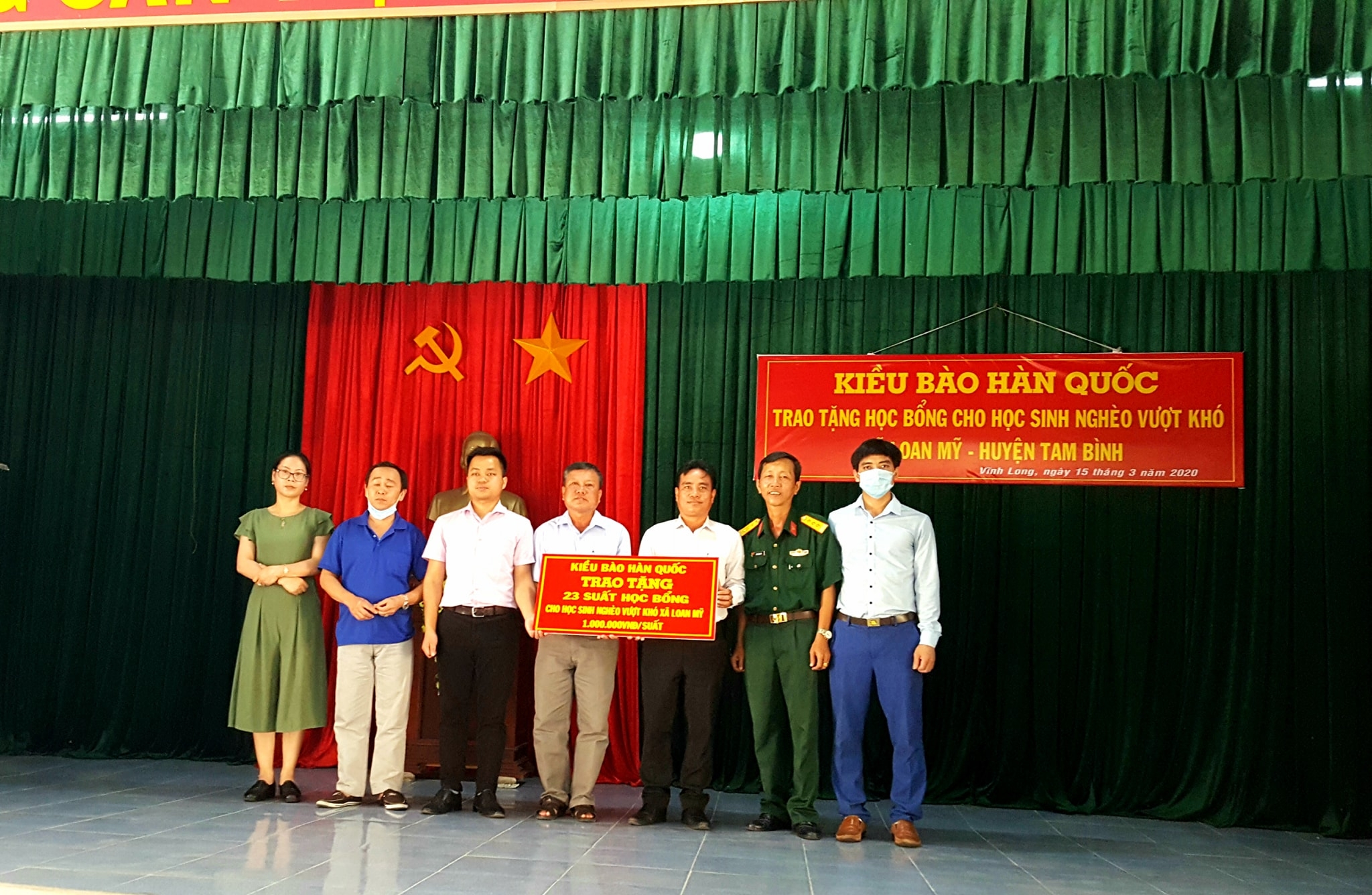 kieu bao viet nam tai han quoc ve cach ly da trao 23 suat hoc bong cho hoc sinh ngheo vuot kho tai vinh long