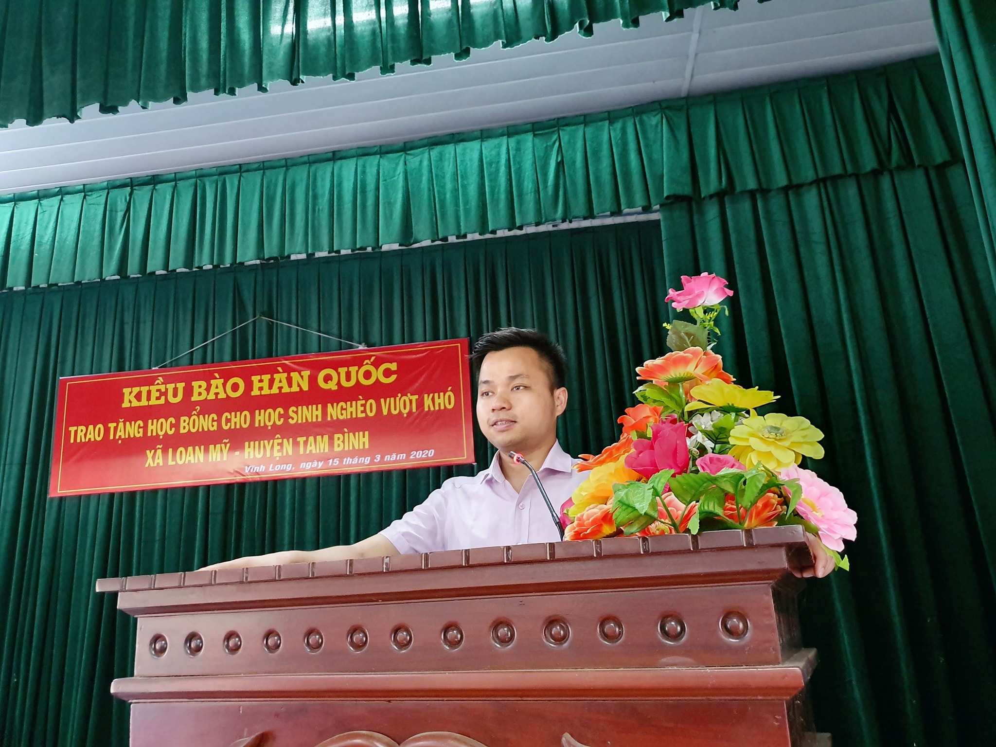 kieu bao viet nam tai han quoc ve cach ly da trao 23 suat hoc bong cho hoc sinh ngheo vuot kho tai vinh long