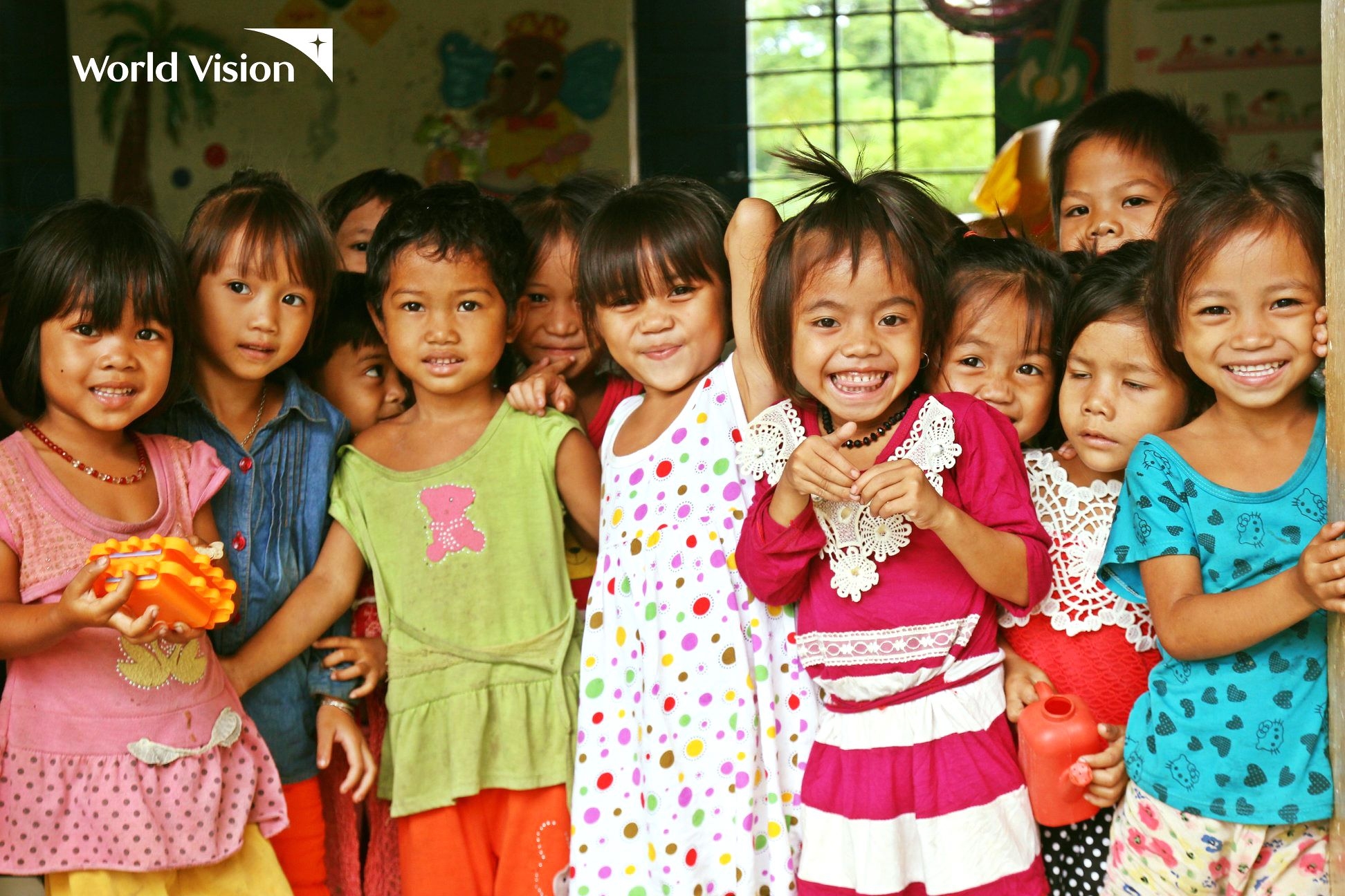 tam nhin the gioi world vision vietnam trao 30 con bo giong cho nguoi dan dien bien