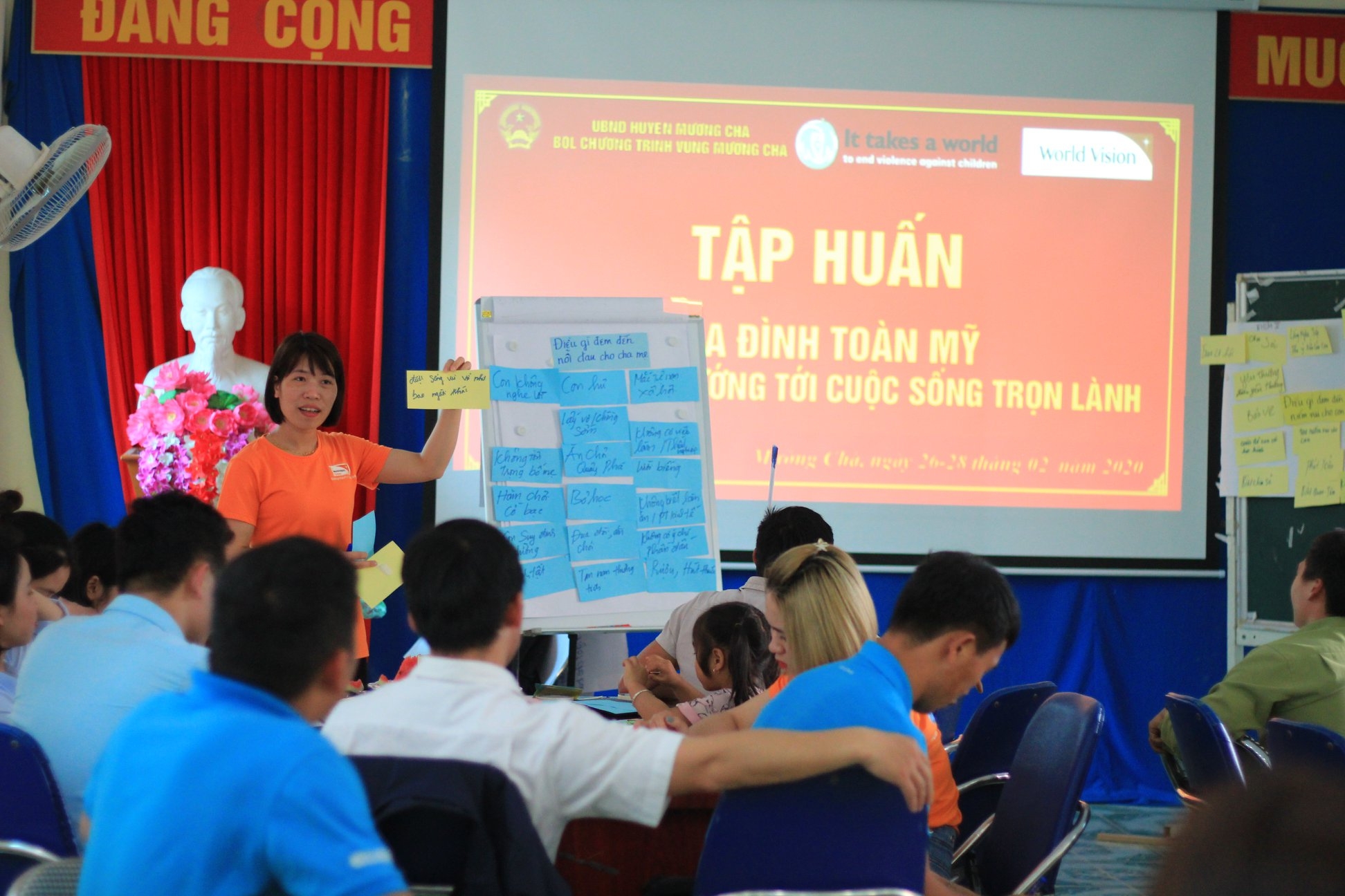 tam nhin the gioi world vision vietnam trao 30 con bo giong cho nguoi dan dien bien