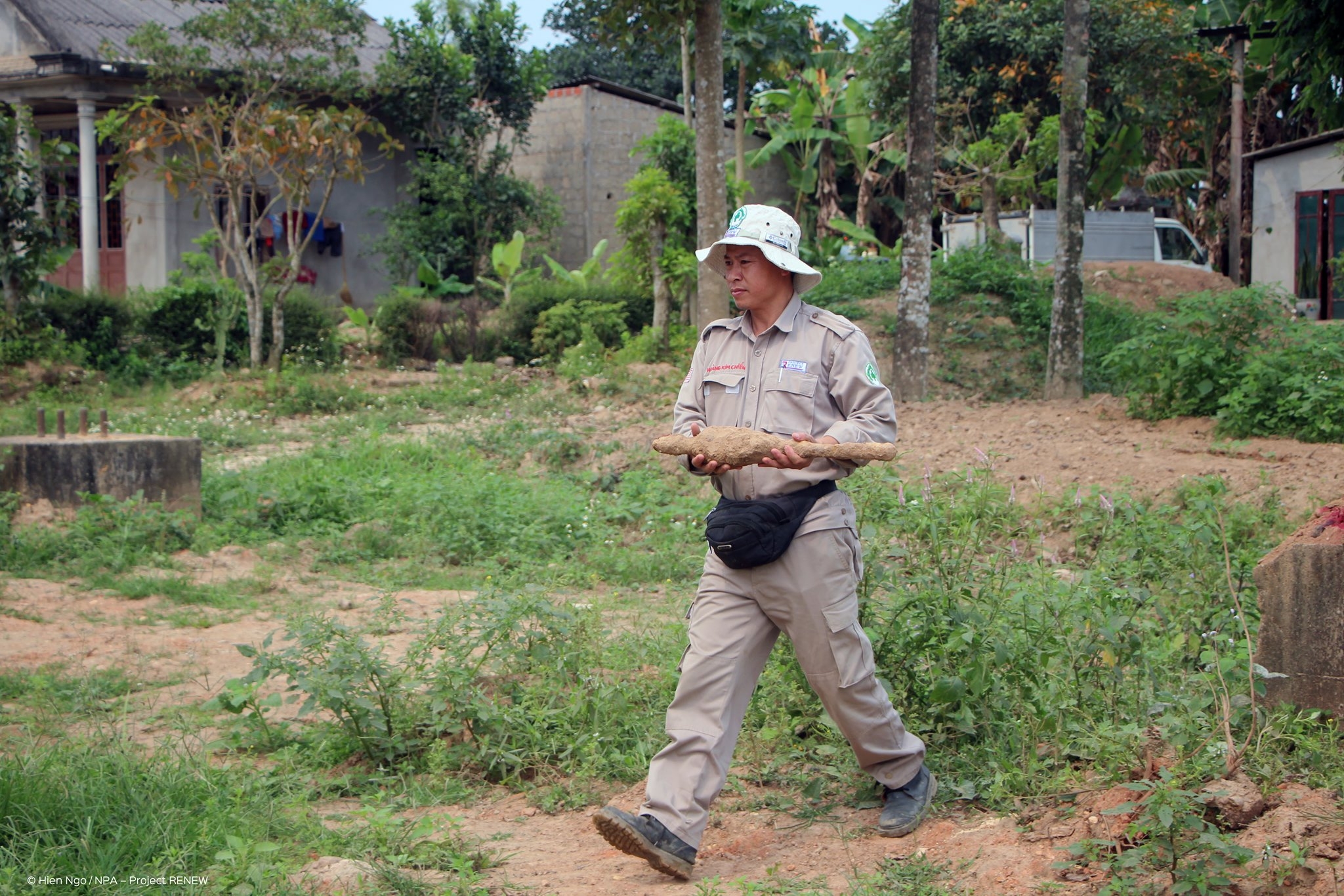 npa renew giup quang tri khac phuc hau qua bom min chien tranh