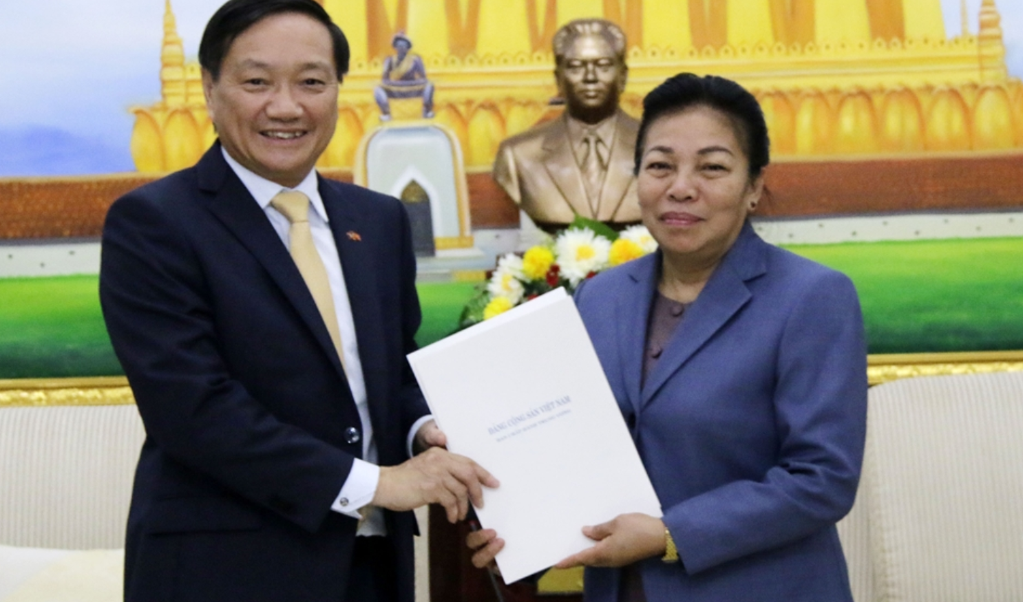 viet nam lao lam sau sac hon nua moi quan he giua hai dang nhan ky niem 65 nam ngay thanh lap dang nhan dan cach mang lao