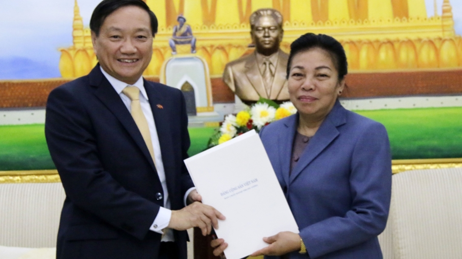 Việt Nam chúc mừng 65 năm Ngày thành lập Đảng nhân dân cách mạng Lào