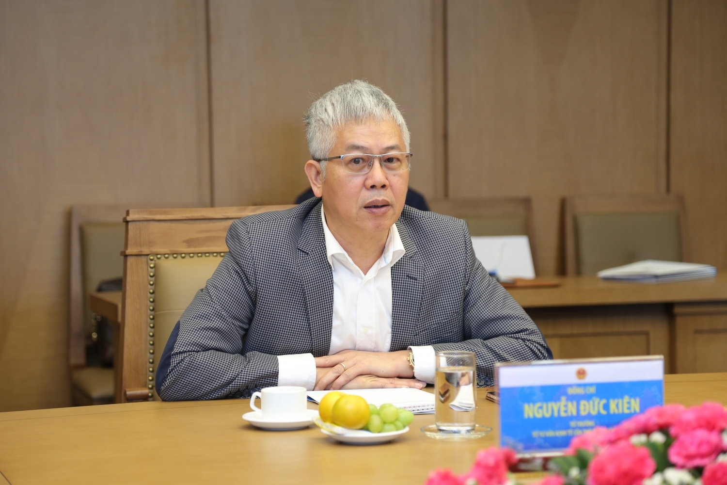 to truong to tu van kinh te cua thu tuong ong nguyen duc kien phat bieu tai buoi lam viec
