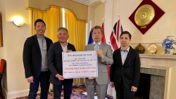 du hoc sinh pham thieu bao dau gia tranh ung ho 555 trieu dong chong covid 19