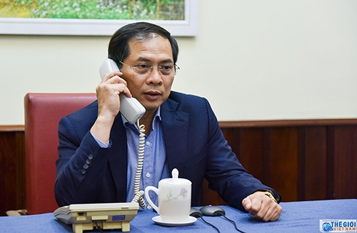 thu truong bui thanh son dien dam voi lanh dao ngoai giao nhieu nuoc ve tinh hinh covid 19