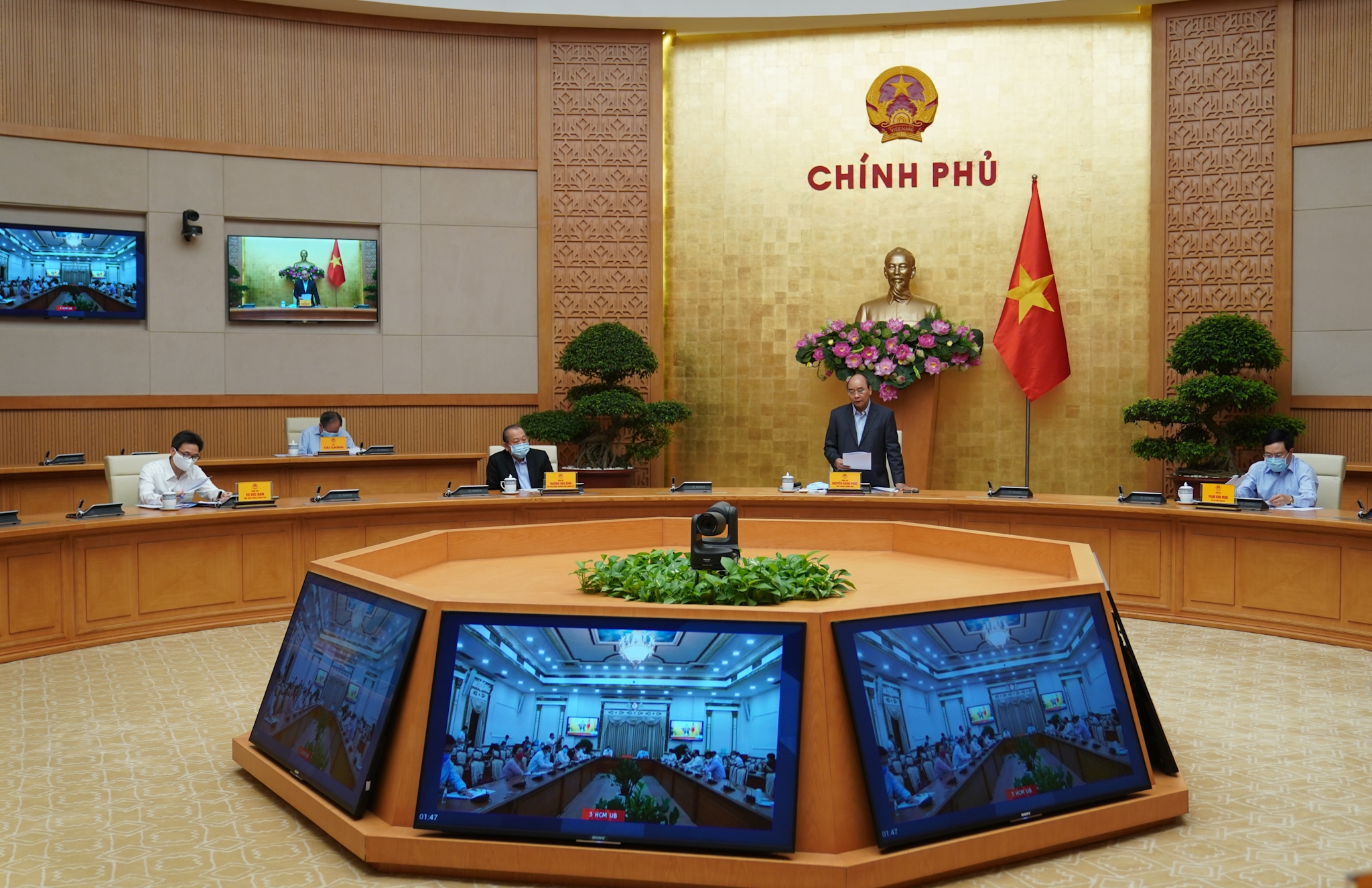 Thủ tướng họp phòng chống dịch COVID-19 tại 5 thành phố trực thuộc Trung ương thu tuong chi dao tang cuong cong tac phong chong covid 19 tai 5 thanh pho lon