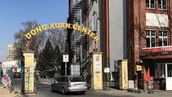 Người Việt tại Berlin may khẩu trang ủng hộ Đức chống COVID-19