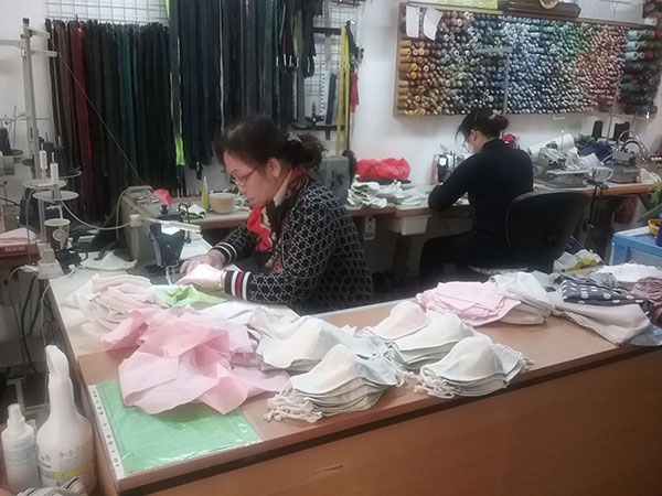 nguoi viet tai berlin may khau trang ung ho duc chong covid 19