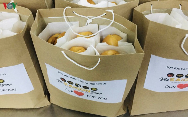 Công ty Việt tặng hơn 1000 chiếc bánh mì giúp các bác sĩ tại Indonesia chống COVID-19 cong ty viet tang hon 1000 chiec banh mi giup cac bac si tai indonesia chong covid 19