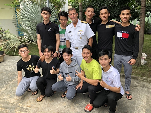 dai su daniel kritenbrink viet tiep cau chuyen phi thuong viet nam hoa ky