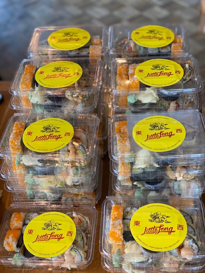 nha hang viet tang khau trang va tai tro suat an giup cac bac si duc chong covid 19