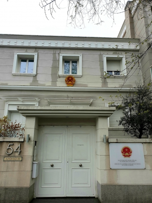 dai su ngo tien dung bao ho cong dan truoc covid 19 thong qua email whatsapp facebook hoi