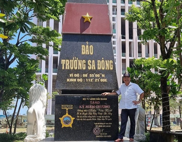 Người lính già xây cột mốc Trường Sa giữa lòng thành phố biển