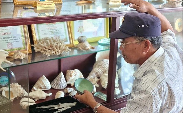 Người lính già xây cột mốc Trường Sa giữa lòng thành phố biển