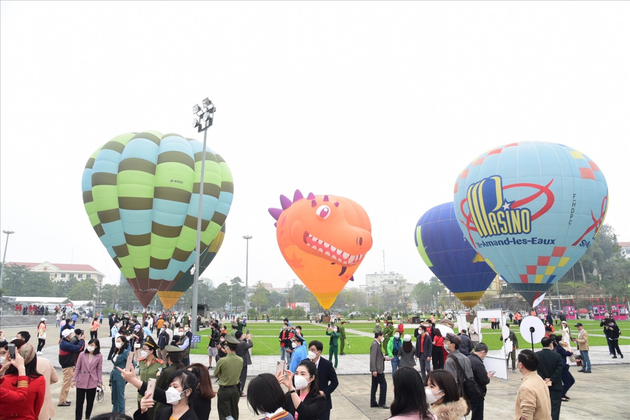 Tuyên Quang khai mạc lễ hội Khinh khí cầu quốc tế lần thứ I - 2022