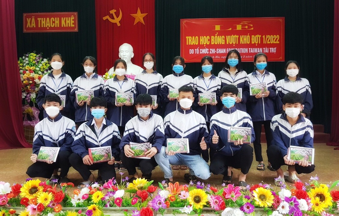 Zhi-Shan Foundation hỗ trợ hơn 650  đồng cho học sinh có hoàn cảnh khó khăn của Hà Tĩnh
