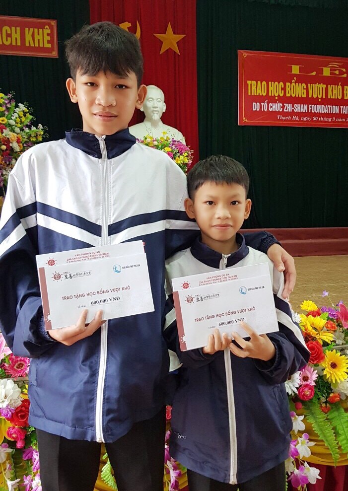Zhi-Shan Foundation hỗ trợ hơn 650  đồng cho học sinh có hoàn cảnh khó khăn của Hà Tĩnh