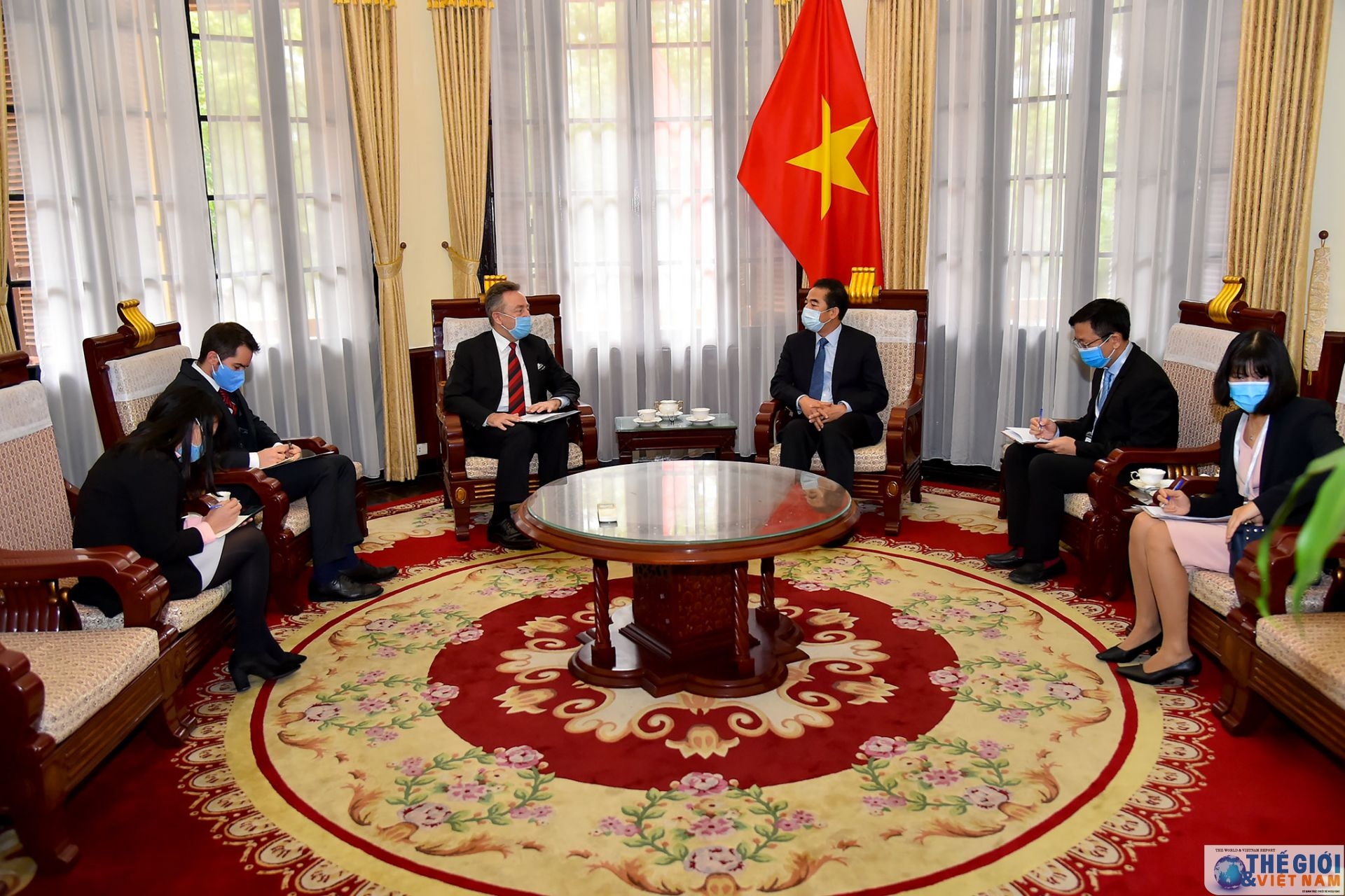 viet nam sec cam ket tang cuong bao ho cong dan hai nuoc truoc covid 19