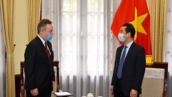 dua thanh cong 12 cong dan bi ket tai san bay nhat ban ve nuoc