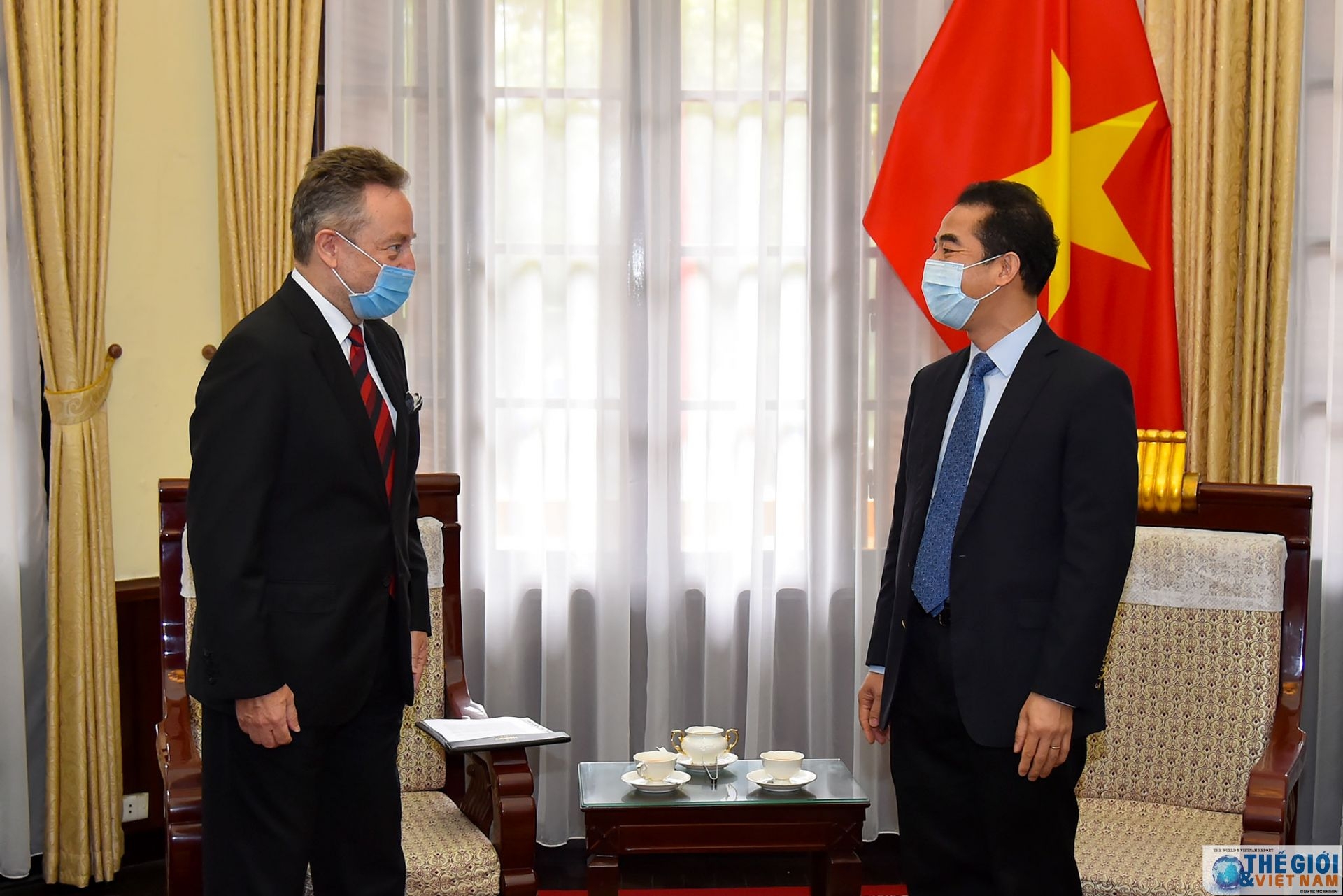 viet nam sec cam ket tang cuong bao ho cong dan hai nuoc truoc covid 19