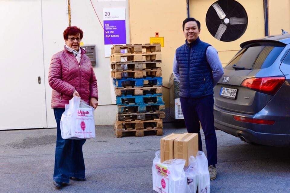 cong dong nguoi viet tai tro hon 9000 khau trang giup luc luong tuyen dau tai duc chong covid 19