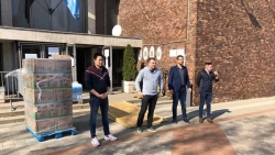 Cộng đồng người Việt tại Hungary quyên góp 22.000 Euro ủng hộ nước sở tại chống COVID-19