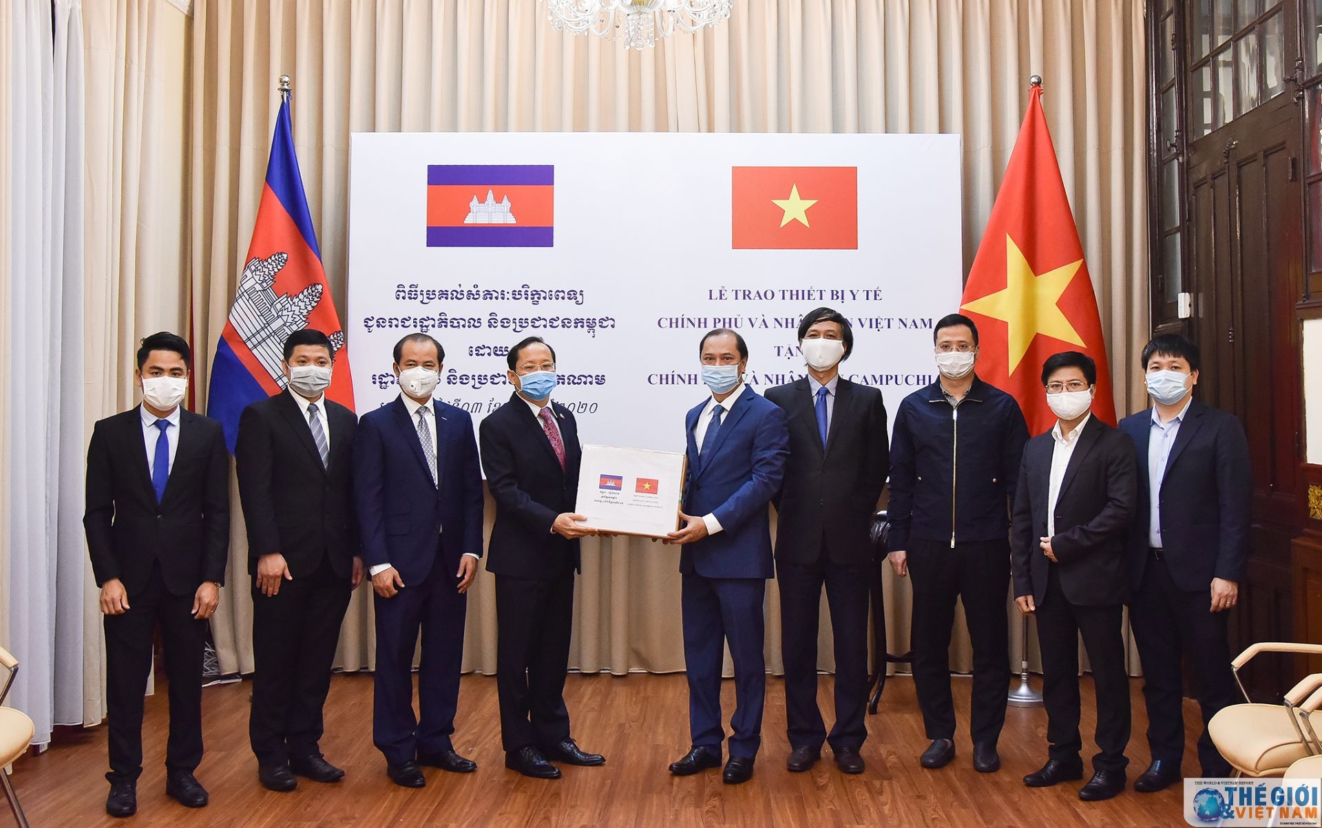 viet nam trao trao hon 7 ty dong qua tang cho moi nuoc lao va campuchia chong covid 19