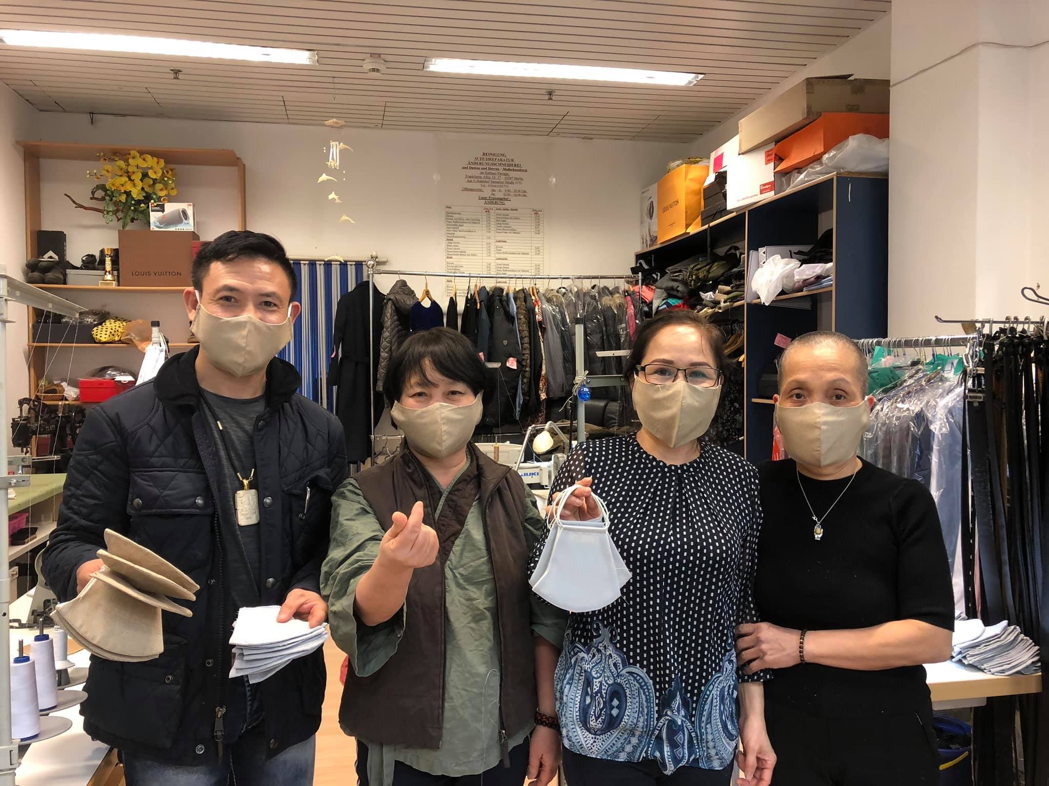 sen vang berlin trao hon 3000 khau trang giup duc chong covid 19