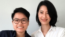 co chu viet ung ho 100 chiec banh my giup cac y bac si phap tuyen dau chong dich covid 19
