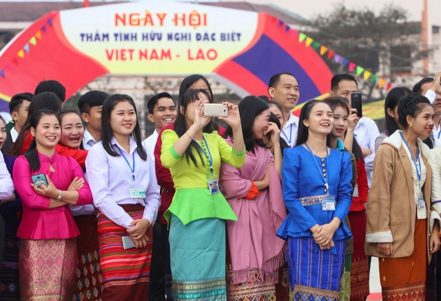 quang tri ho tro 135 sinh vien lao yen tam hoc tap trong mua covid 19