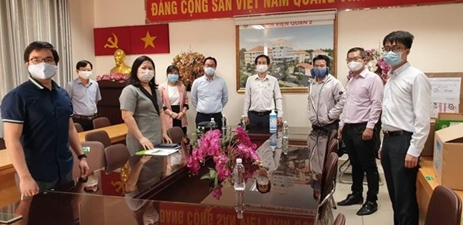 vkeia tang khau trang va gel rua tay kho cho benh vien quan 2 thanh pho ho chi minh chong covid 19