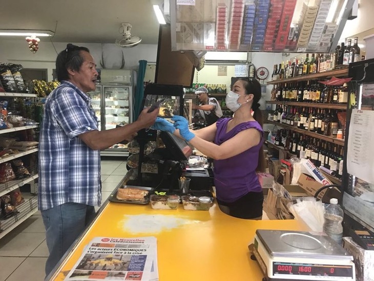 nguoi viet tai nouvelle caledonia nhan may 15 trieu khau trang mien phi phong dich covid 19