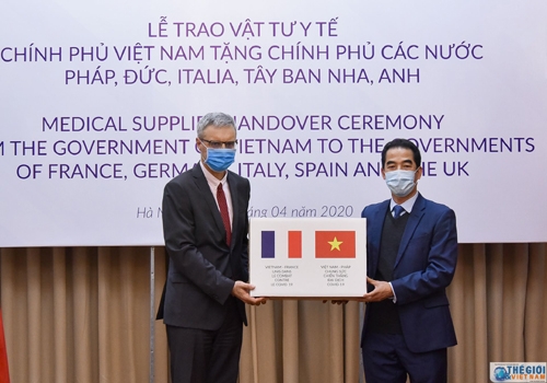 viet nam tang 550000 khau trang cho 5 nuoc chau au chong covid 19