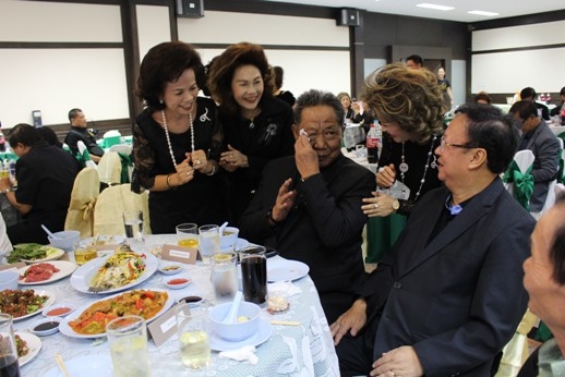 Ông Prachuab Chaiyasan–Một Bộ trưởng Thái được nuôi lớn bằng dòng sữa Việt ong prachuab chaiyasan mot bo truong thai duoc nuoi lon bang sua me viet nam 105113