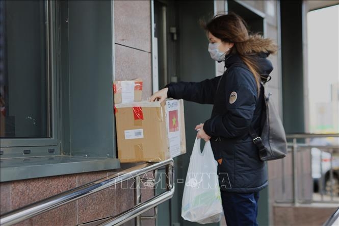 nguoi viet tai moskva va malaysia tich cuc chung tay vuot covid 19