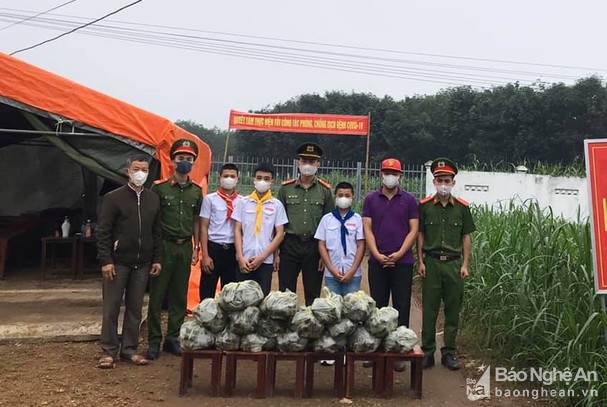 giao xu nghia thanh nghe an ung ho 600 chiec banh chung cho khu cach ly chong covid 19